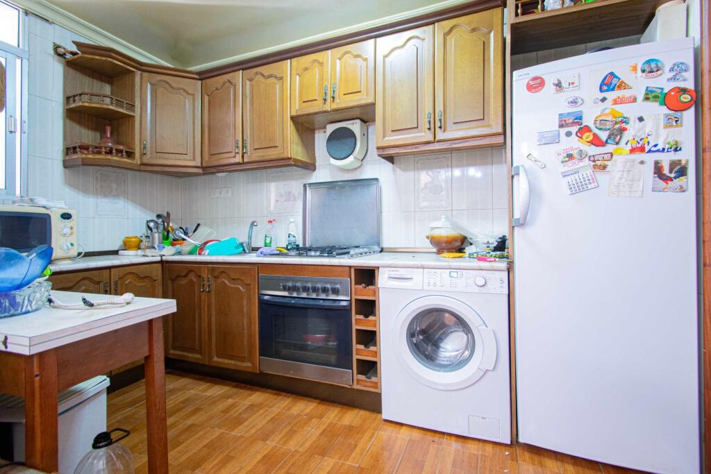 Imagen 4 de Gran casa con muchas posibilidades en Avda. de Montes Sierra!!! Imagen 4 de Gran casa con muchas posibilidades en Avda. de Montes Sierra!!!