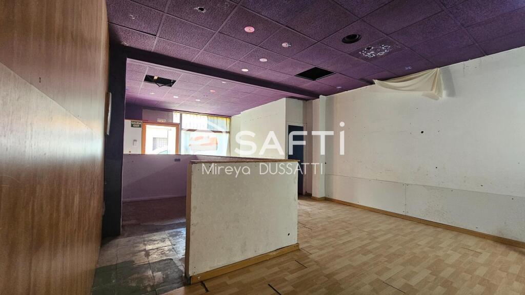 se puede convertir en 2 viviendas o seguir como negocio y vivienda. se puede convertir en 2 viviendas o seguir como negocio y vivienda.