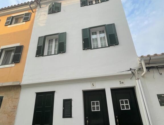 Imagen 1 de ? Permuta de Casa con encanto en el corazón de Mahón – Ideal para vivir e invertir - El Club del Propietario Imagen 1 de ? Permuta de Casa con encanto en el corazón de Mahón – Ideal para vivir e invertir