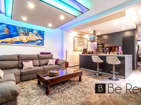 Imagen 2 de LUJOSA CASA RECIEN REFORMADA CON 5 APARTAMENTOS INDEPENIENTES EN TORREMOLINOS