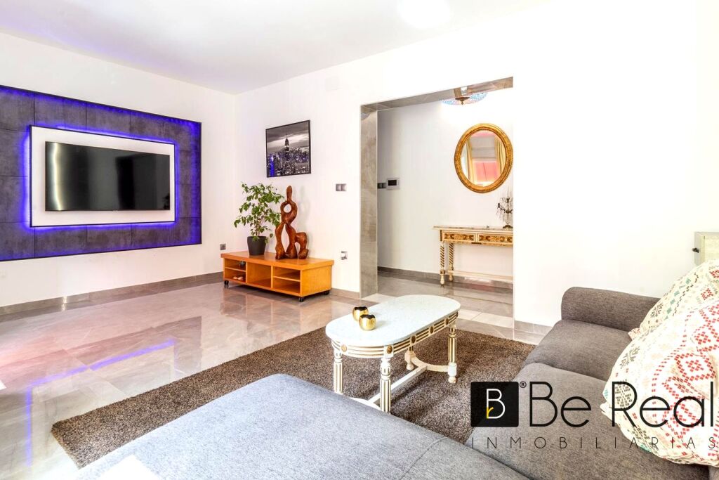 Imagen 2 de COQUETO APARTAMENTO DE 2 DORMITORIOS CON TERRAZA Y LICENCIA TURISTICA EN TORREMOLINOS