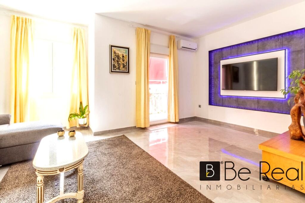 Imagen 3 de COQUETO APARTAMENTO DE 2 DORMITORIOS CON TERRAZA Y LICENCIA TURISTICA EN TORREMOLINOS