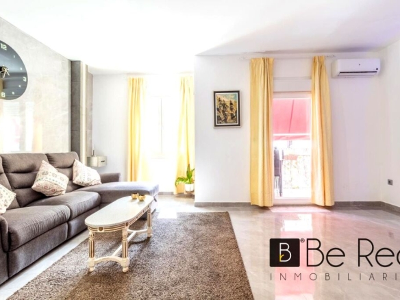 Imagen 4 de COQUETO APARTAMENTO DE 2 DORMITORIOS CON TERRAZA Y LICENCIA TURISTICA EN TORREMOLINOS