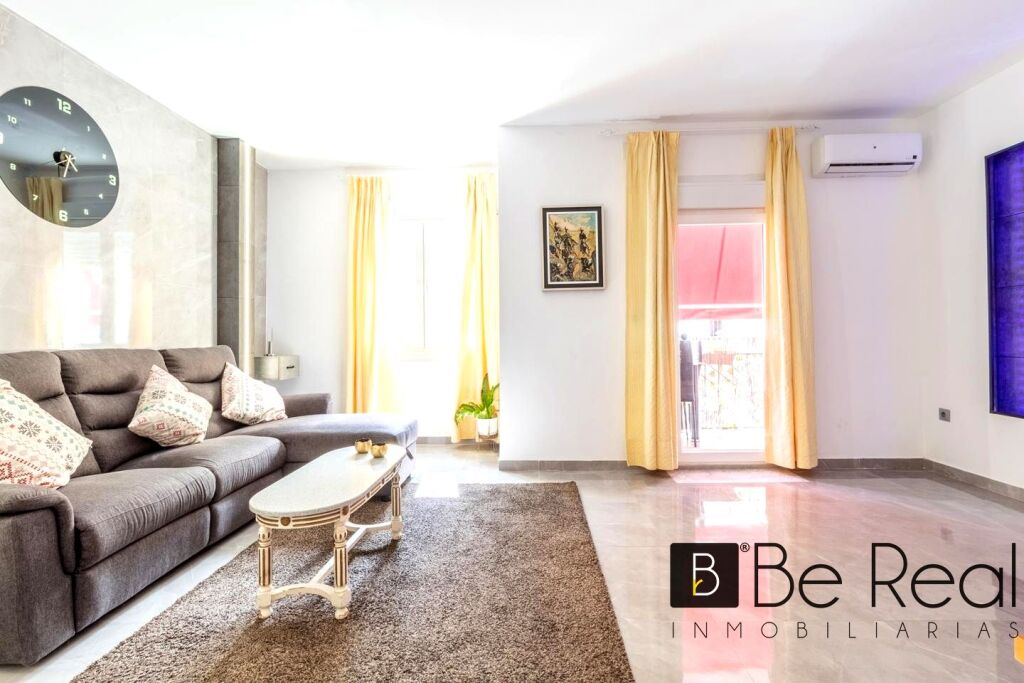 Imagen 4 de COQUETO APARTAMENTO DE 2 DORMITORIOS CON TERRAZA Y LICENCIA TURISTICA EN TORREMOLINOS
