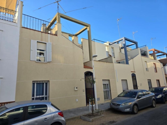 Imagen 1 de MAGNÍFICO ADOSADO EN ISLA CRISTINA