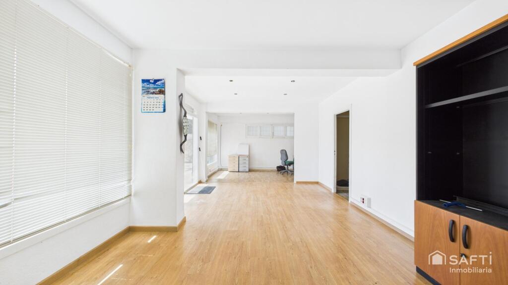 Imagen 2 de En venta – Local polivalente con terraza privada en Santa Ponsa (Via de la Cruz