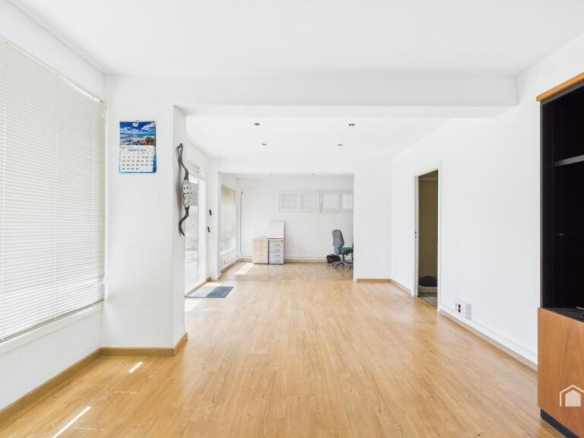 Imagen 2 de Se alquila – Local comercial - gran terraza privada en Santa Ponsa (Via de la Cruz