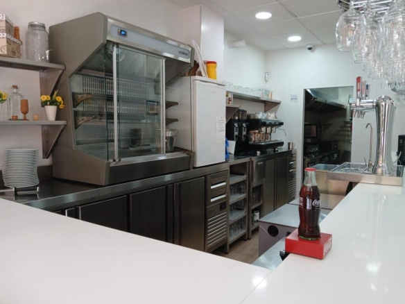 Imagen 3 de Local en venta de excelentes calidades ubicado en Tiro de Línea. LICENCIA EN ACTIVO