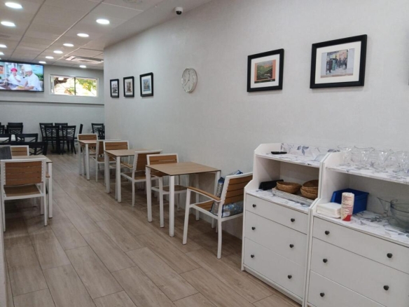 Imagen 1 de Local en venta de excelentes calidades ubicado en Tiro de Línea. LICENCIA EN ACTIVO