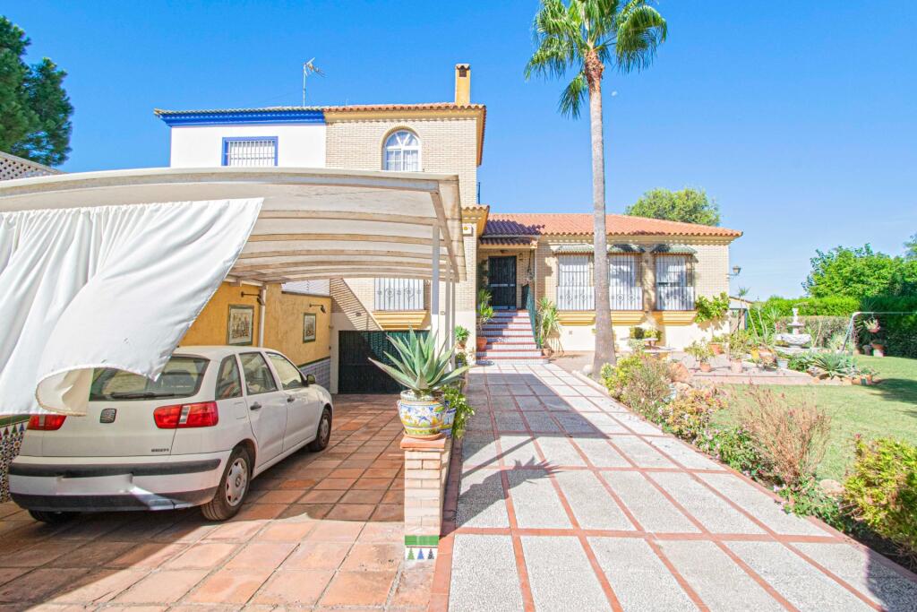 Imagen 2 de Exclusiva Casa en Montequinto con Piscina y Amplios Jardines Imagen 2 de Exclusiva Casa en Montequinto con Piscina y Amplios Jardines