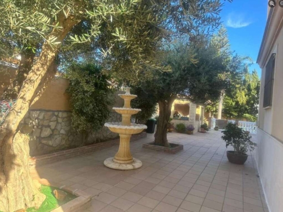 Imagen 2 de Casa-Chalet en Venta en Linea De La Concepcion