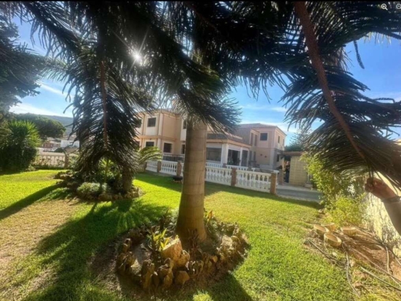 Imagen 1 de Casa-Chalet en Venta en Linea De La Concepcion