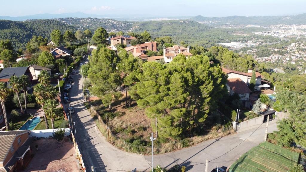 Imagen 2 de Espectacular terreno plano con vistas a Barcelona