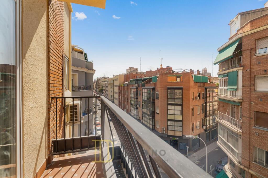 Imagen 3 de PISO TOTALMENTE EXTERIOR RECIÉN REFORMADO Y CON TERRAZA