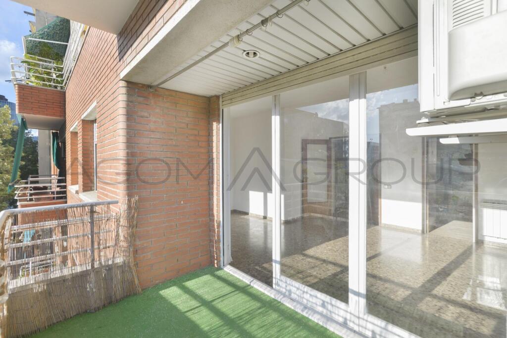 Imagen 2 de Piso luminoso y en perfecto estado en la calle de Les Corts