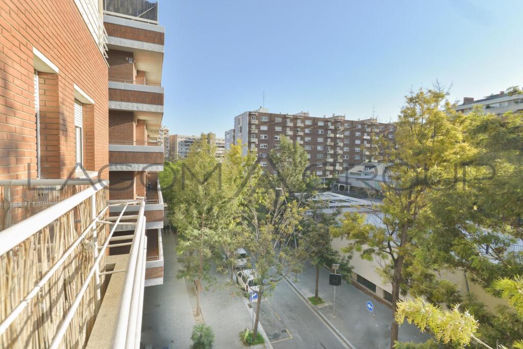Imagen 4 de Piso luminoso y en perfecto estado en la calle de Les Corts