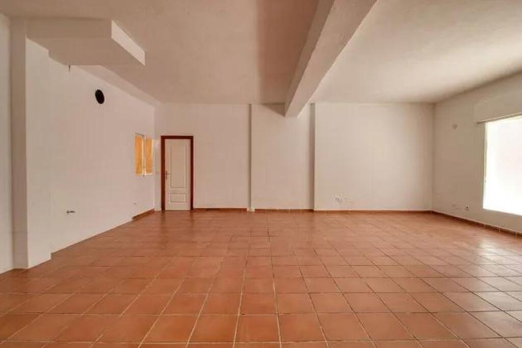 Imagen 4 de VENTA DE LOCAL COMERCIAL EN PLENO CORAZÓN DE SABINILLAS