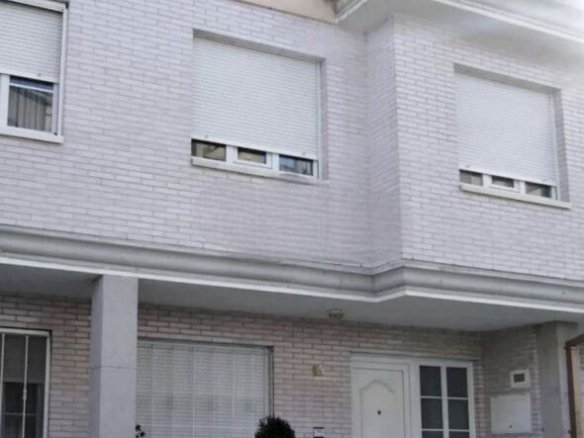 Imagen 3 de Excelente chalet con garaje cerrado en Palencia