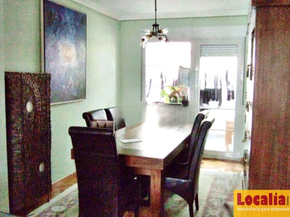 Imagen 1 de Excelente chalet con garaje cerrado en Palencia