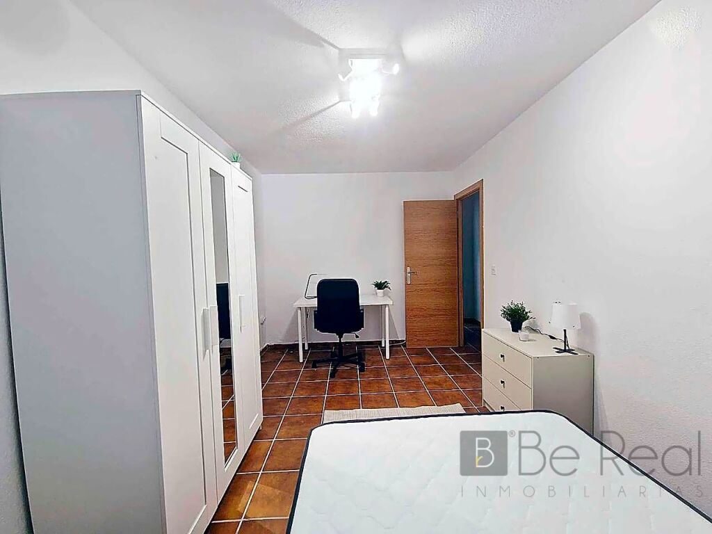 ALQUILER DE ÚLTIMA HABITACIÓN EN VILLANUEVA DE LA CAÑADA (MADRID).
