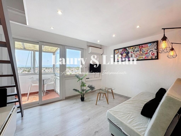 Imagen 1 de Apartamento reformado con vistas a los canales de Empuriabrava