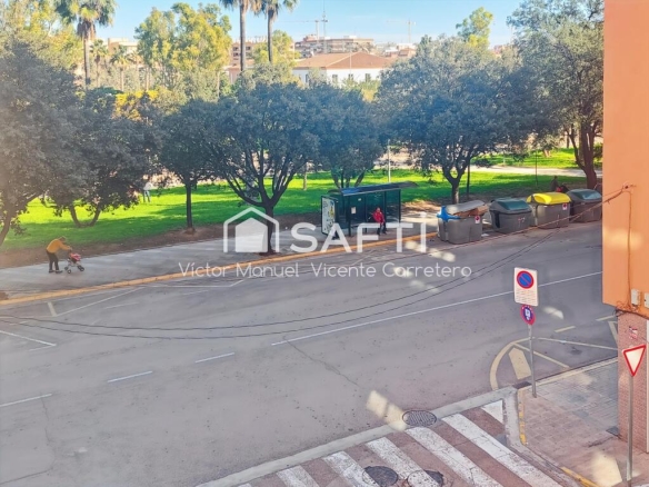 Imagen 2 de Amplio piso con ascensor junto al Triángulo Umbral