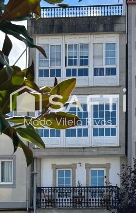 Imagen 2 de Venta de edificio en el centro de Melide de 3 niveles y 7 pisos los cuales incluido el bajo comercial están alquilados.