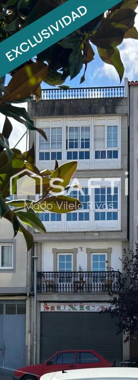 Imagen 2 de Venta de edificio en el centro de Melide de 3 niveles y 7 pisos los cuales incluido el bajo comercial están alquilados.