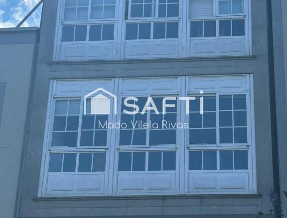 Imagen 3 de Venta de edificio en el centro de Melide de 3 niveles y 7 pisos los cuales incluido el bajo comercial están alquilados.