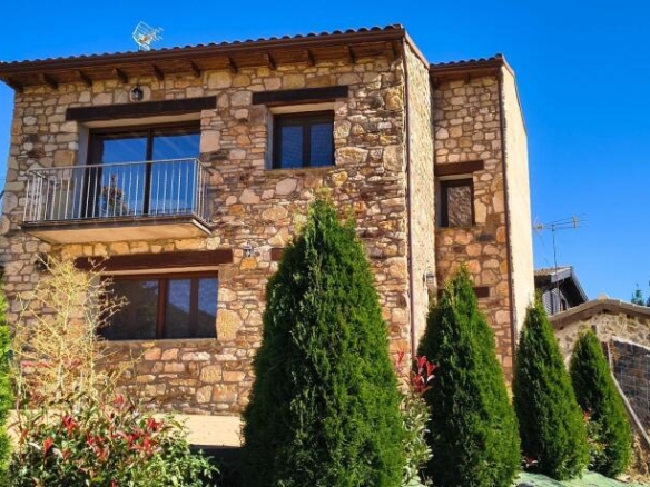 Imagen 1 de Casa de pueblo con encanto en la Sierra Norte de Guadalajara – A los pies del Pico Ocejón
