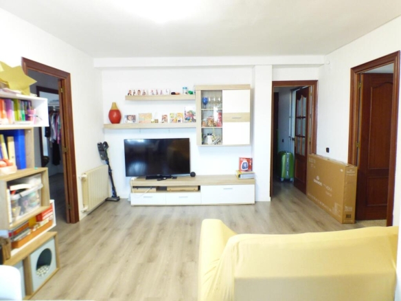 Imagen 2 de PISO EN LAS TORRES DE LA FONT DELS CAPELLANS DE MANRESA CON 3 HABACIONES .