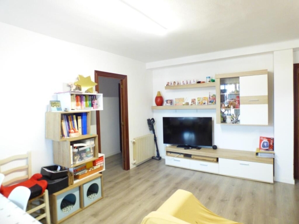 Imagen 3 de PISO EN LAS TORRES DE LA FONT DELS CAPELLANS DE MANRESA CON 3 HABACIONES .