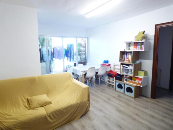 Imagen 4 de PISO EN LAS TORRES DE LA FONT DELS CAPELLANS DE MANRESA CON 3 HABACIONES .