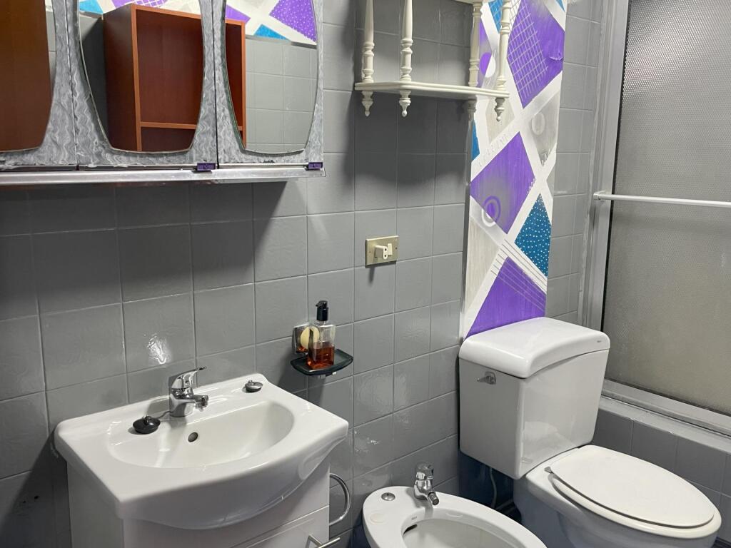 Imagen 2 de Còmoda habitaciòn con precio increìble. (Se pagan 65€ de gastos adicionales agua
