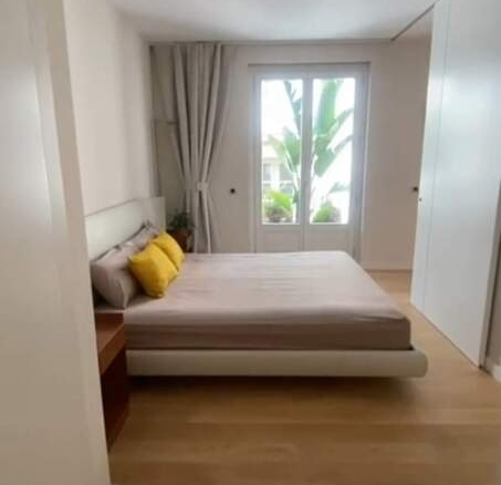 Imagen 1 de Hermoso apartamento en edificio modernista con vistas al mar.