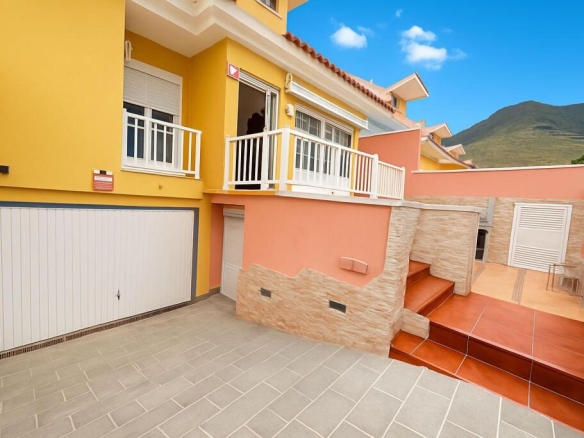 Imagen 2 de En venta casa adosada en Adeje – Zona Las Torres