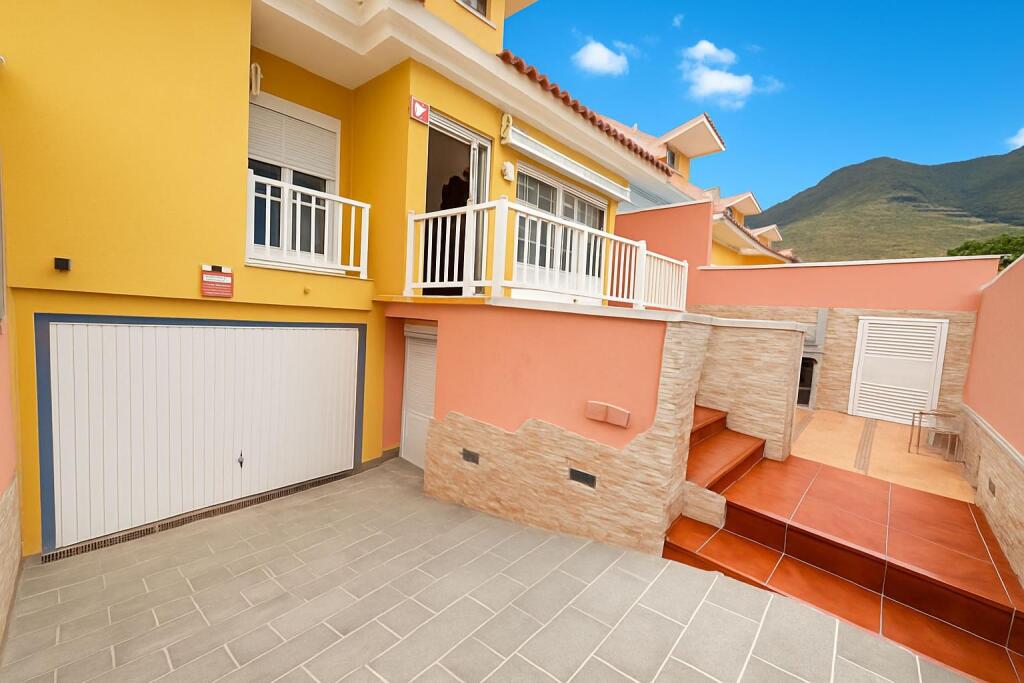 Imagen 2 de En venta casa adosada en Adeje – Zona Las Torres