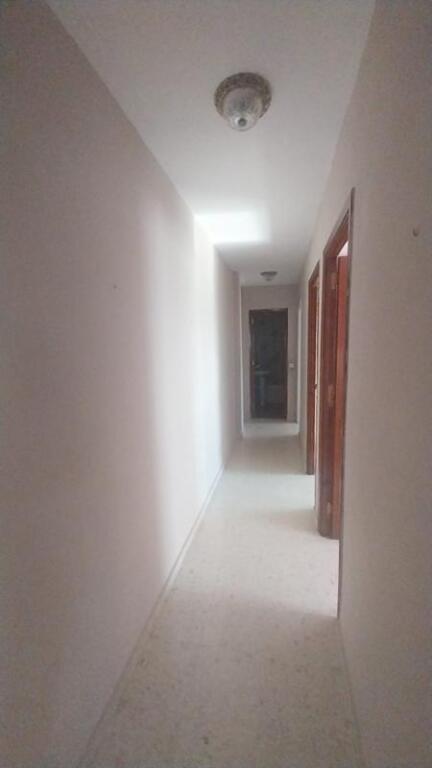 Imagen 3 de SE VENDE PISO MUY AMPLIO Y LUMINOSO DE 4 HABITACIONES EN ESTEPONA
