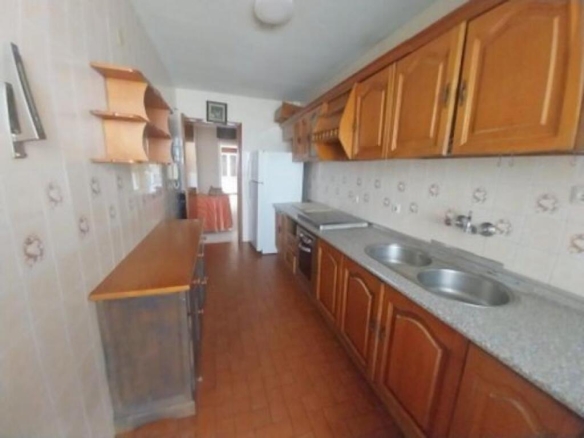 Imagen 4 de SE VENDE PISO MUY AMPLIO Y LUMINOSO DE 4 HABITACIONES EN ESTEPONA