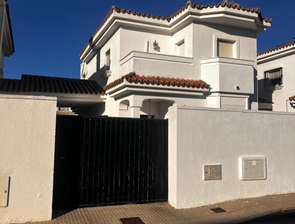 Imagen 1 de SE VENDE CHALET ESPECTACULAR EN LA ZONA DEL CAMPITO