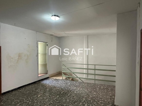 Imagen 2 de Casa de pueblo para reformar en el corazón de Oliva – 210 m²