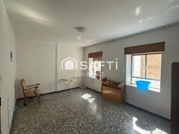 Imagen 4 de Casa de pueblo para reformar en el corazón de Oliva – 210 m²