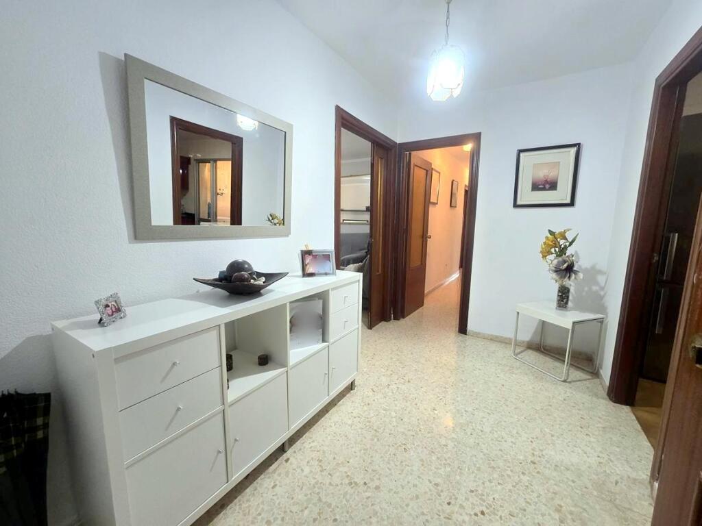 Imagen 2 de ¡DOBLE OPORTUNIDAD! ESPECTACULAR PISO DE 4 DORMITORIOS CON PARKING EN TEATINOS - EL CÓNSUL