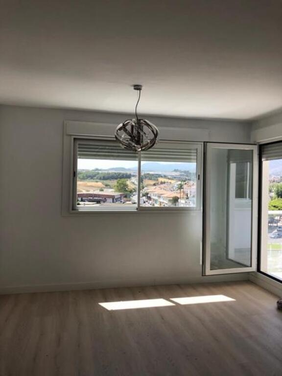 Imagen 4 de SE ALQUILAR PARA LARGA TEMPORADA PISO DE 3 HABITACIONES CON GARAJE