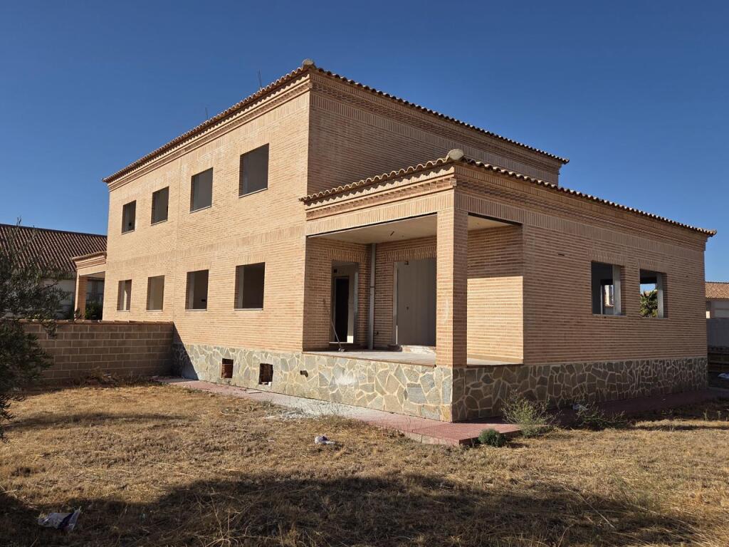 Imagen 2 de VIVIENDA UNIFAMILIAR PAREADA EN COBISA