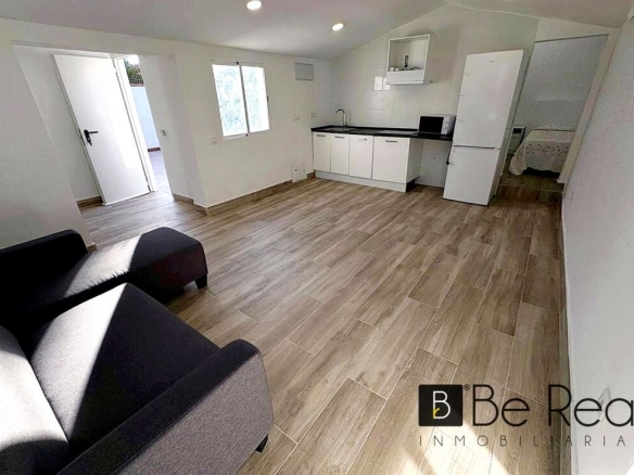 Imagen 2 de EN ALQUILER PISO INDEPENDIENTE CON TERRAZA EN SEVILLA LA NUEVA (MADRID).