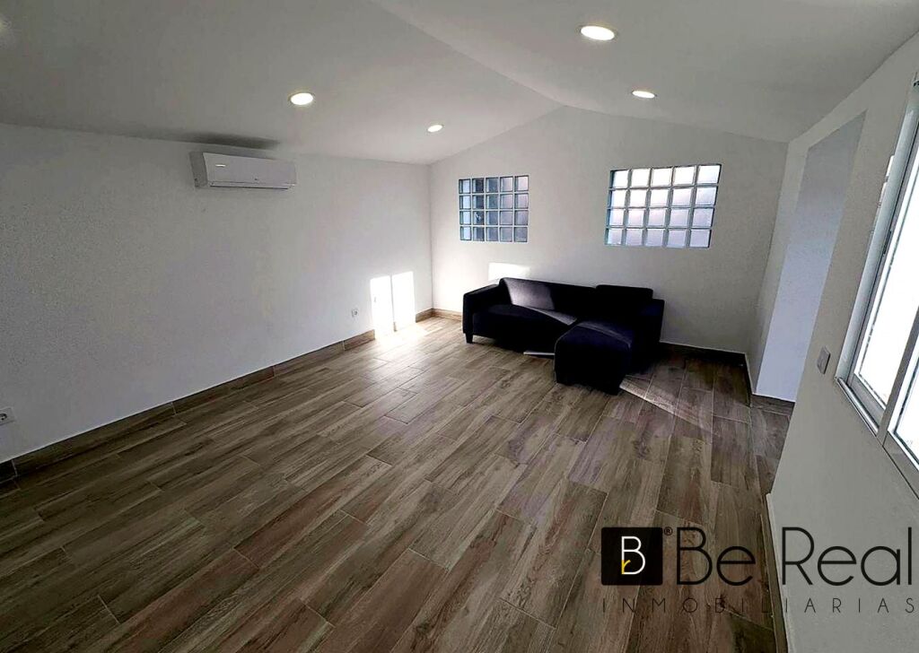 Imagen 3 de EN ALQUILER PISO INDEPENDIENTE CON TERRAZA EN SEVILLA LA NUEVA (MADRID).