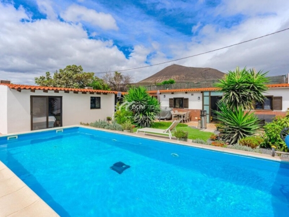 Imagen 2 de Casa-Chalet en Venta en Granadilla de Abona Santa Cruz de Tenerife