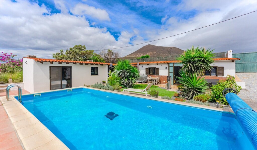 Imagen 2 de Casa-Chalet en Venta en Granadilla de Abona Santa Cruz de Tenerife