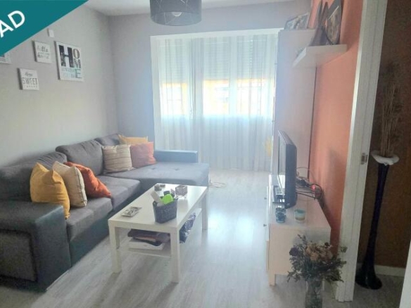 AMPLITUD Y UBICACION: TU NUEVO HOGAR TE ESPERA EN VALLECAS